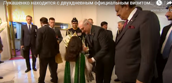 У Туркменістане Лукашэнку сустракаюць з конніцай, у Інданезіі — з гірляндай 