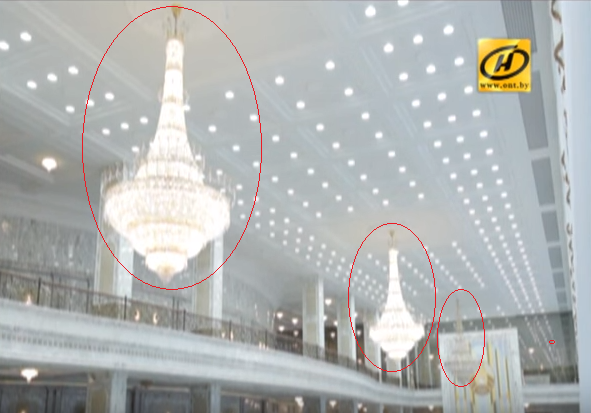 Лампочки в люстрах Дворца Независимости меняют с помощью подъёмника
