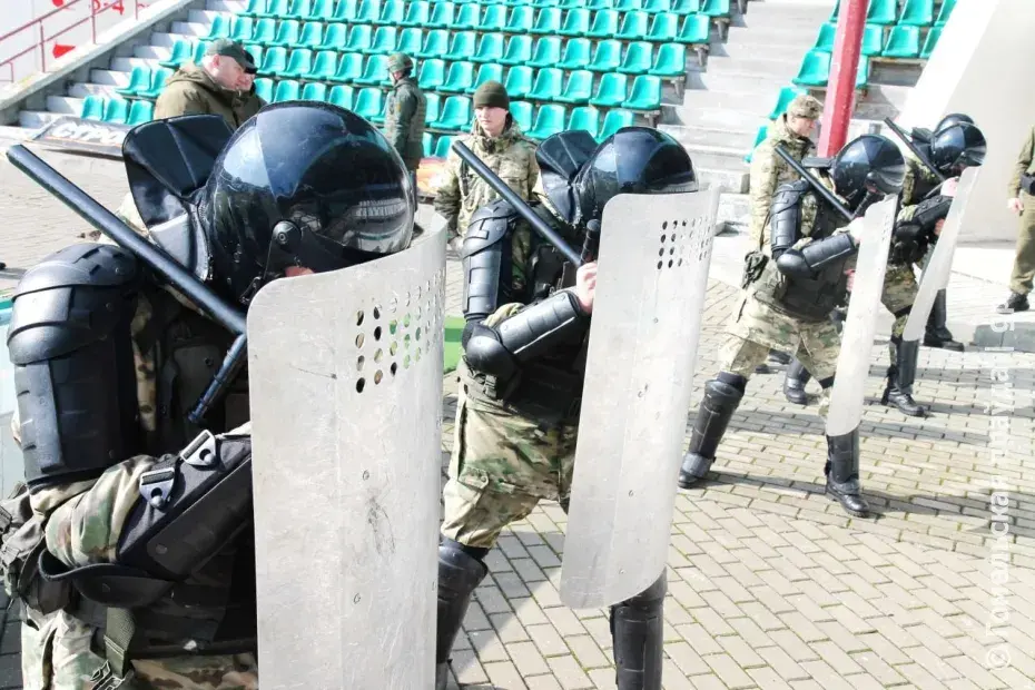 Міліцыя адпрацоўвала дзеянні пры з'яўленні беспілотнікаў на футбольным матчы