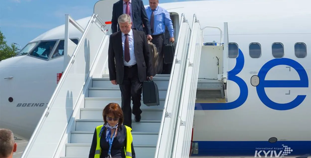 Белорусская правительственная делегация прилетела в Киев, фото&nbsp;www.facebook.com/airportkiev/