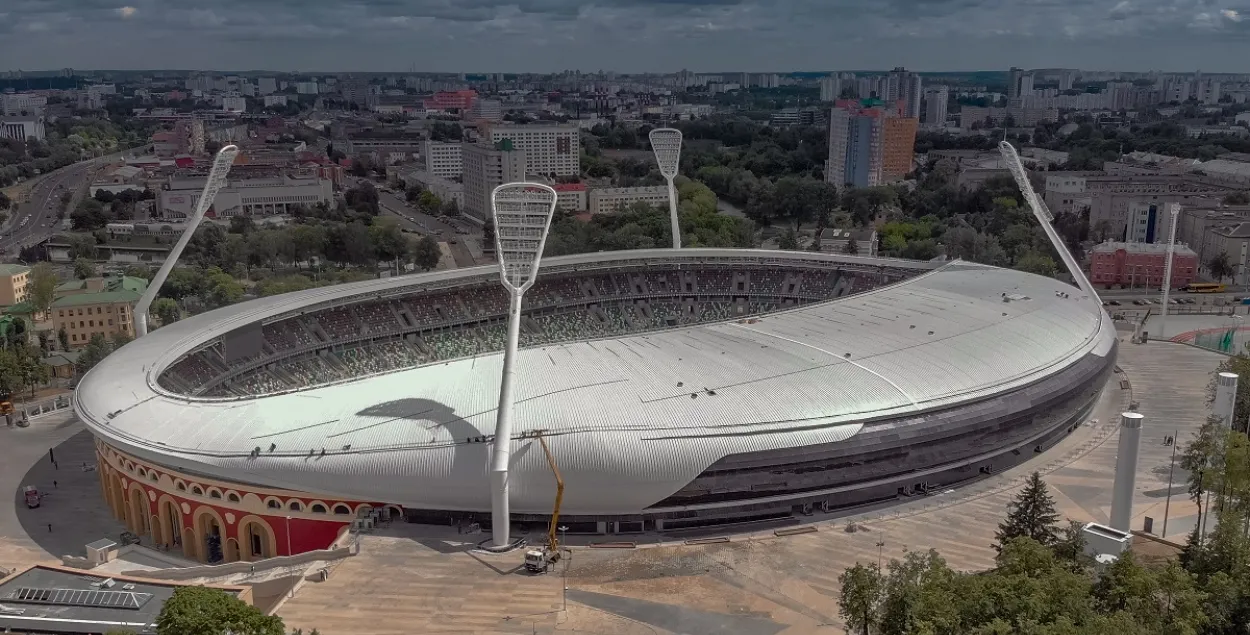 Почему на стадионе "Динамо" облысел газон, и что об этом сказал Лукашенко