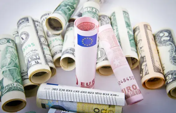 Доллар и евро вновь укрепились
