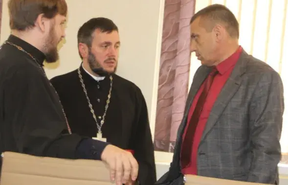 Местные власти благодарны священникам за "спокойствие среди прихожан"

