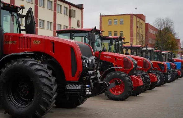 Поставки белорусских тракторов в Россию&nbsp;в 2023 году сократились на 18%
