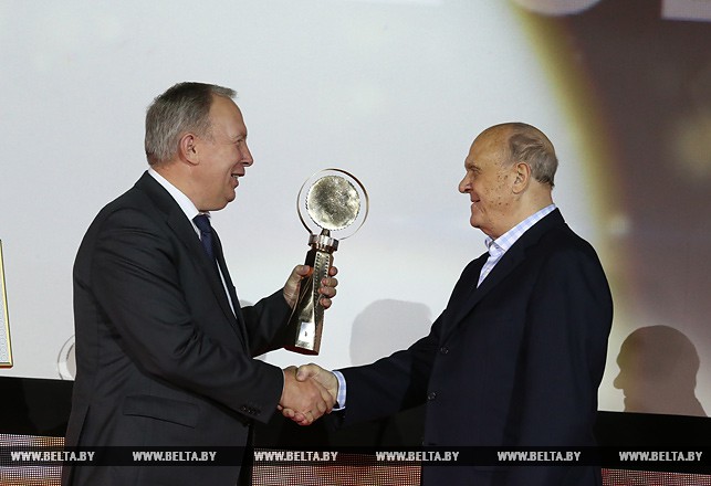 У Мінску адкрыўся “Лістапад-2017”, Мяньшоў атрымаў спецпрыз Лукашэнкі