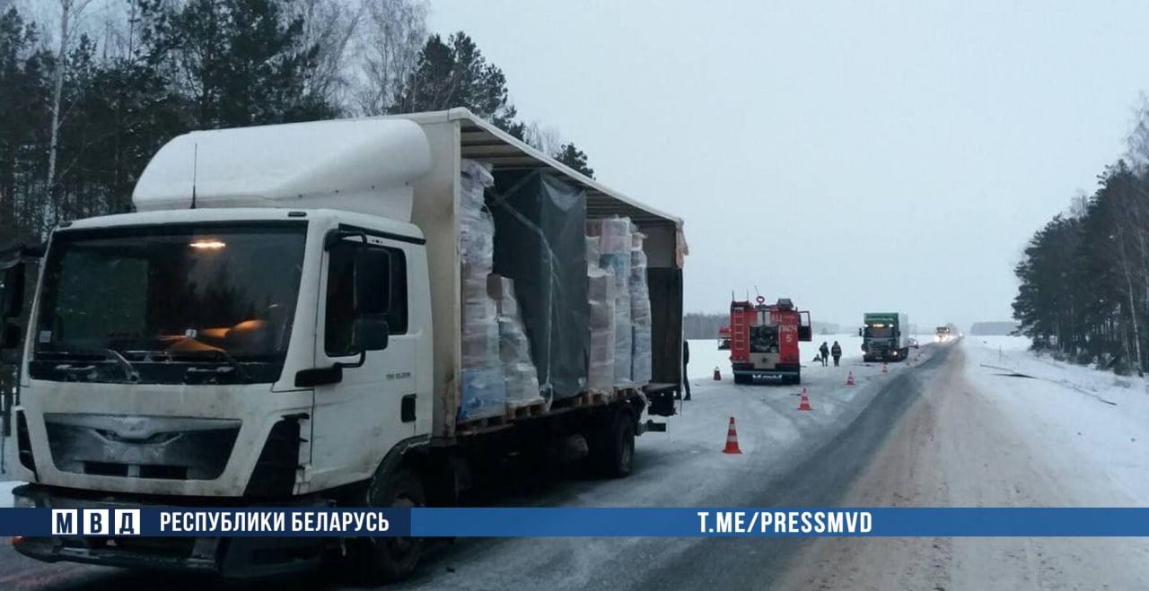 У Светлагорскім раёне легкавік трапіў пад грузавік, ёсць ахвяра