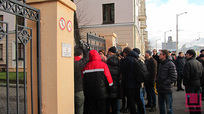 Некалькі дзясяткаў студэнтаў БДУ "паклікалі рэктара на дыван"