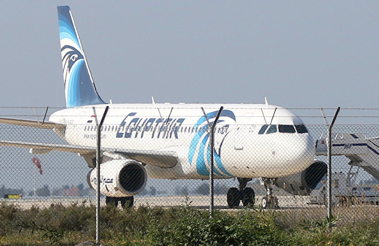 Згоншчыка самалёта EgyptAir затрымалі, закладнікі не пацярпелі