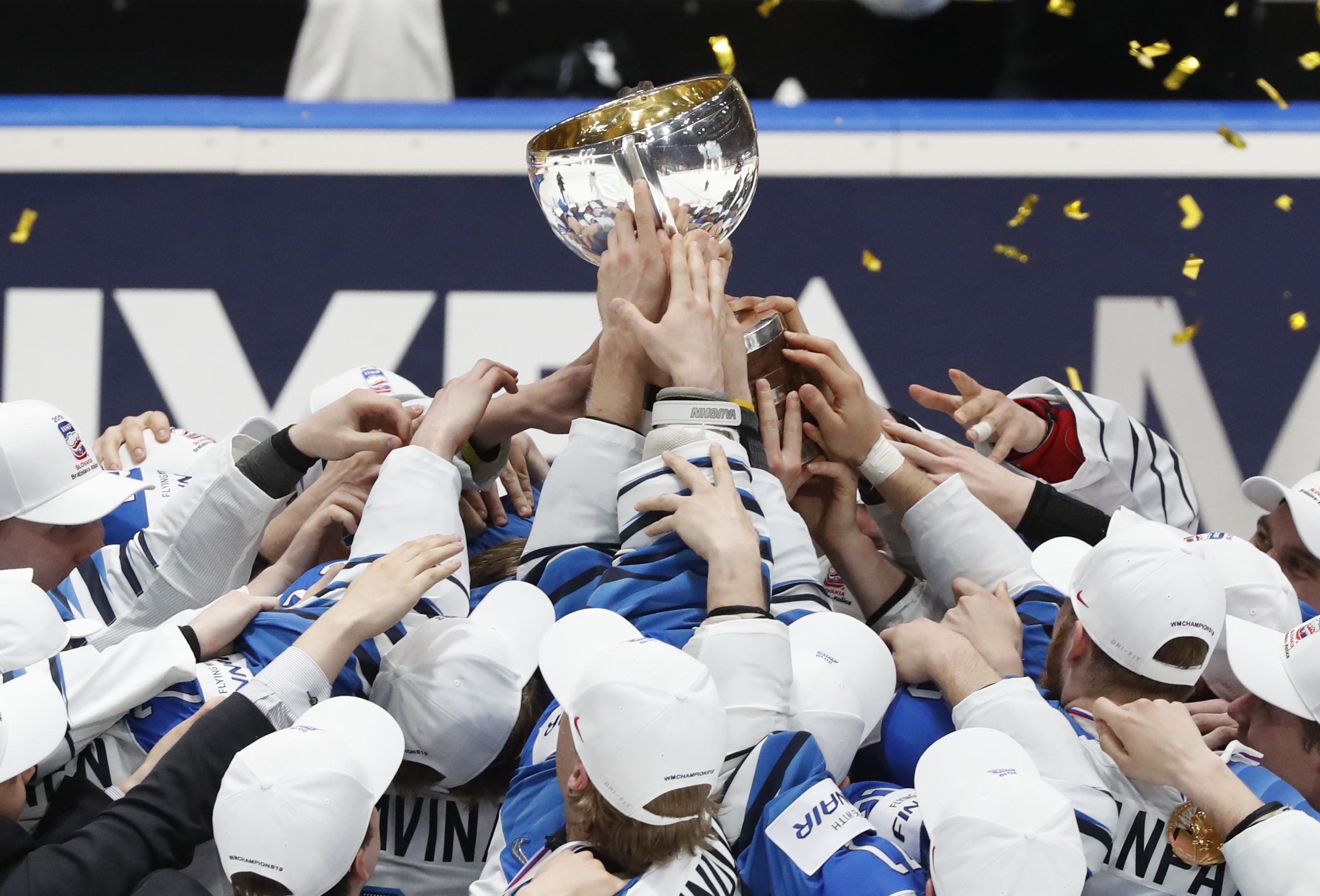 Финляндия выиграла чемпионат мира по хоккею, канадцы — вторые