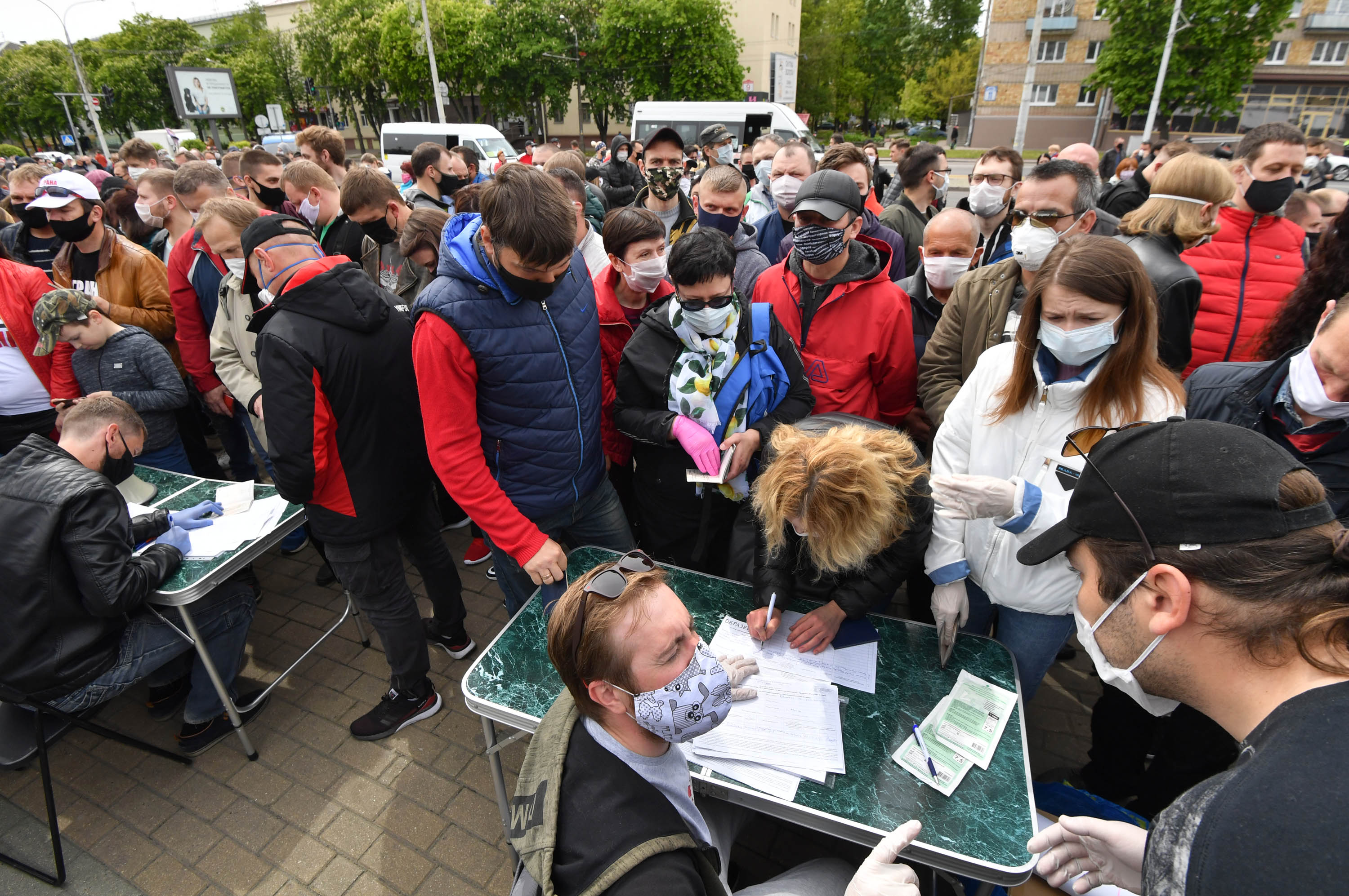 Фоторепортаж: как в центре Минска проходил пикет Тихановского и Статкевича  