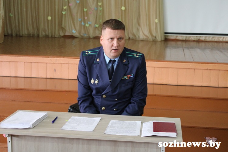 У Гомельскім раёне школьнікаў збіралі глядзець на паказальны арышт