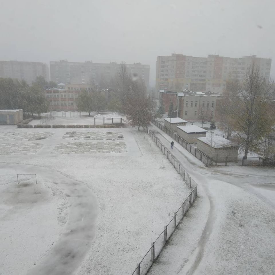У Полацку на поўначы Беларусі выпаў снег (фота)