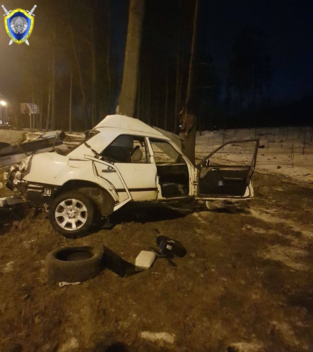 Уначы на МКАД загінуў 31-гадовы кіроўца, яго Mercedes разарвала на дзве часткі