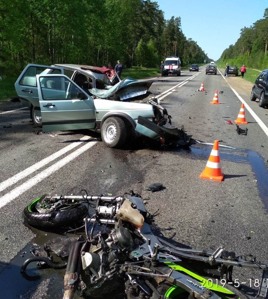 Пад Быхавам сутыкнуліся легкавік і матацыкл, абодва кіроўцы загінулі