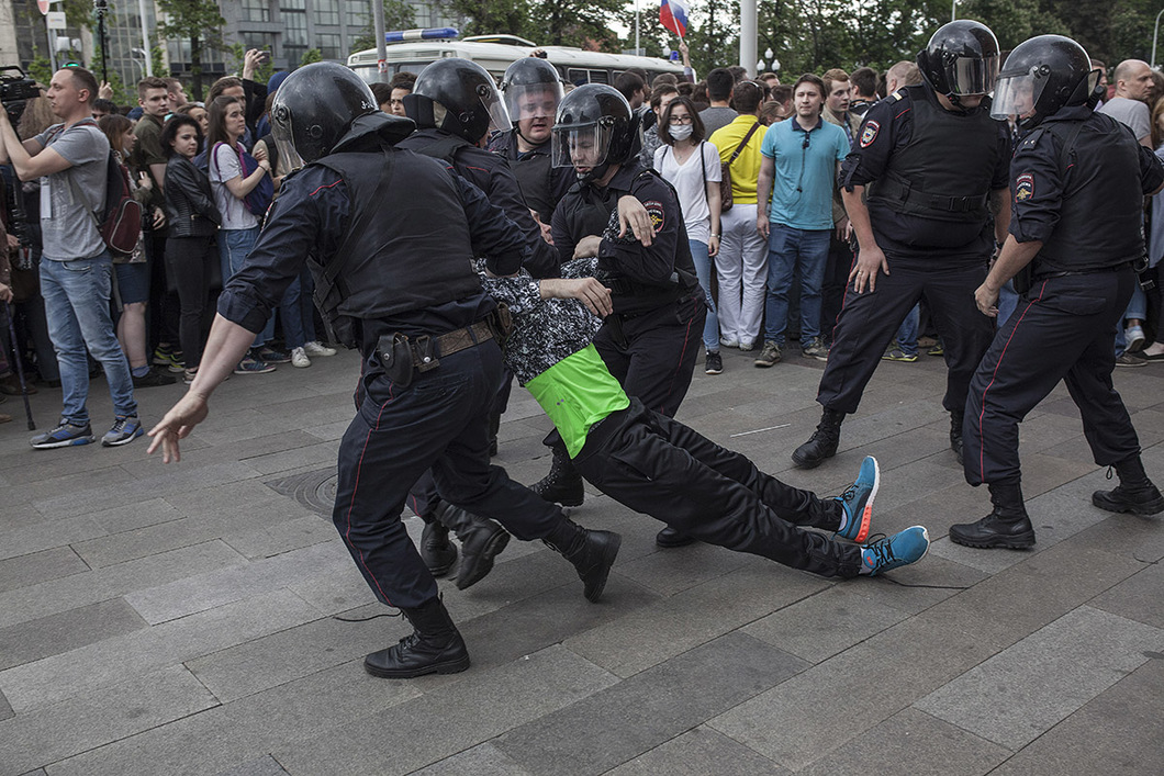 "Наша главная напасть — несменяемая власть". 12 июня в 10 городах России (фото)