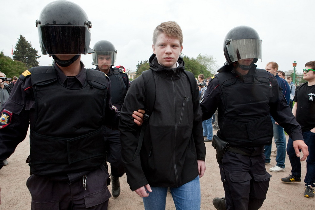 "Наша главная напасть — несменяемая власть". 12 июня в 10 городах России (фото)