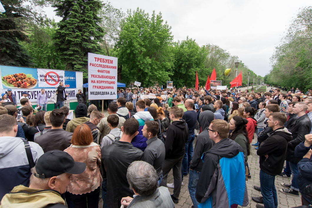 "Наша главная напасть — несменяемая власть". 12 июня в 10 городах России (фото)