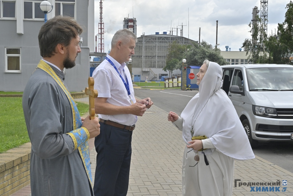 "Гродна Азот" падтрымалі малітвай і іконамі 