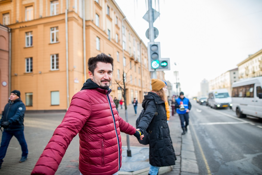 У Мінску людзі ўзяліся за рукі супраць інтэграцыі з Расіяй 