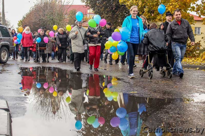 Па вуліцах Глыбокага прайшло шэсце людзей з інваліднасцю (фота)