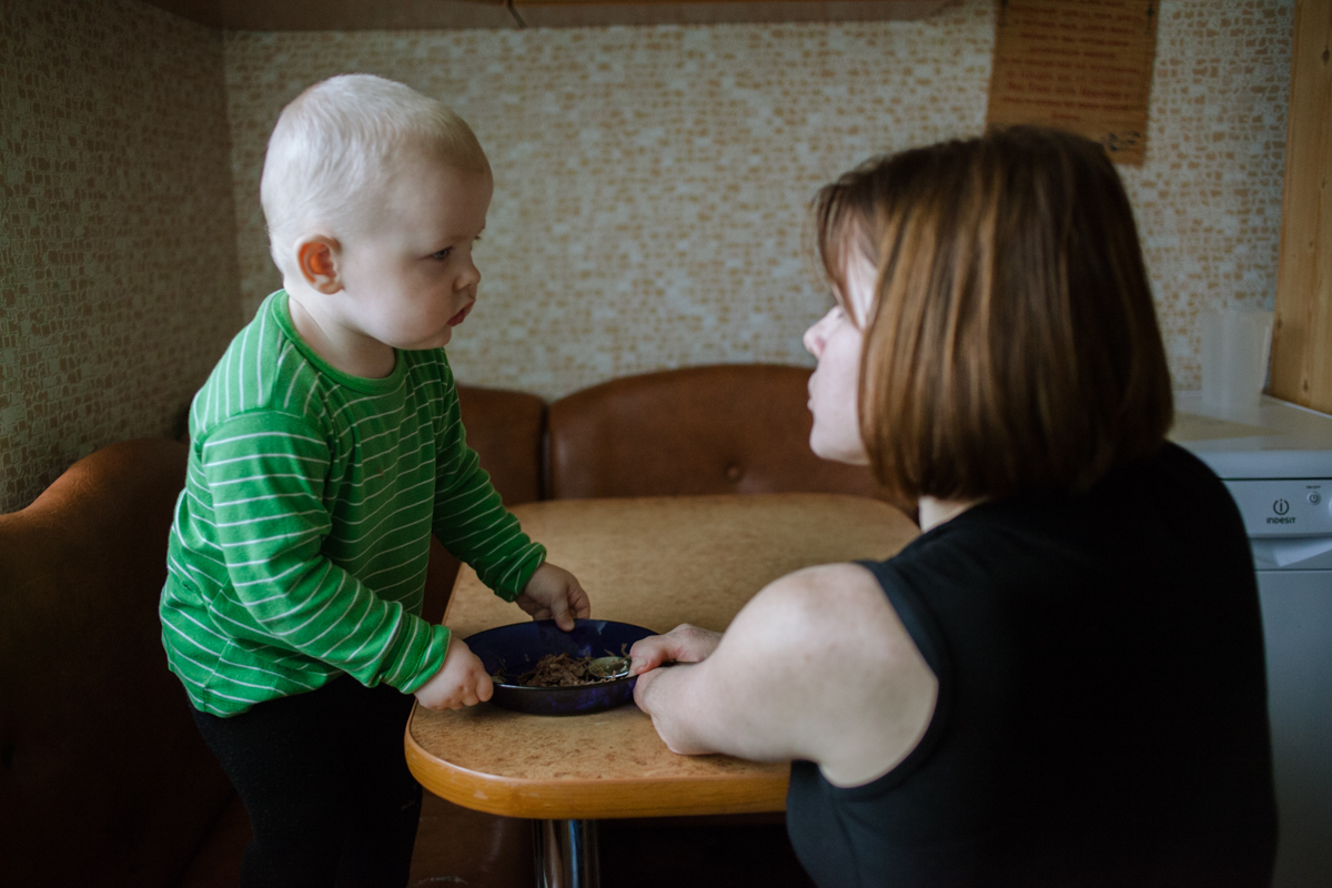 Як жыве сям’я інвалідаў з Івацэвічаў, у якой хацелі адабраць навароджанае дзіця