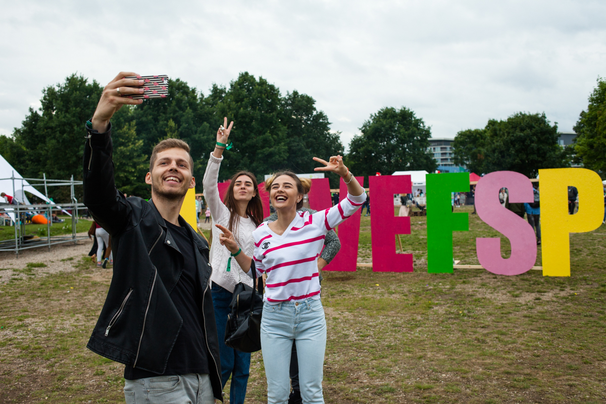 Freaky Summer Party у куртках і пад парасонам: фотарэпартаж з першага дня