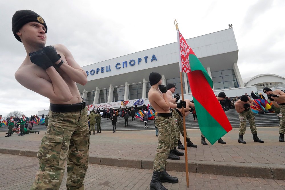 23 февраля по Минску бегали полуголые мужчины — что это было?