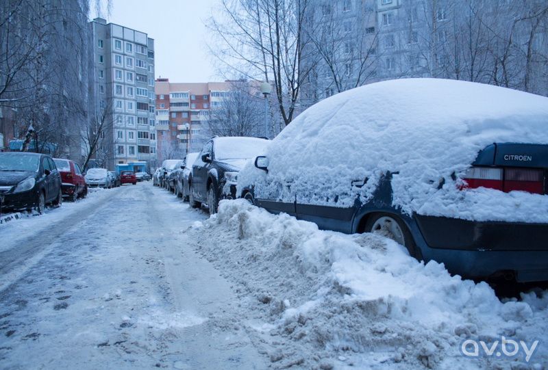 Минские дворы — ад для мусоровозов. Но ГАИ не видит острой проблемы