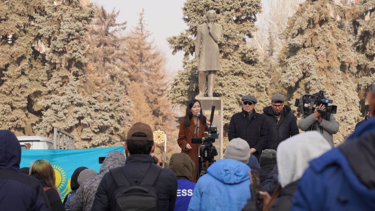 В Алматы митингующие требуют сделать должность акима выборной