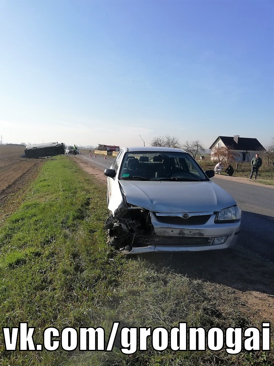 Пад Гроднам у ДТЗ мікрааўтобус прыціснуў кіроўцу, ён загінуў