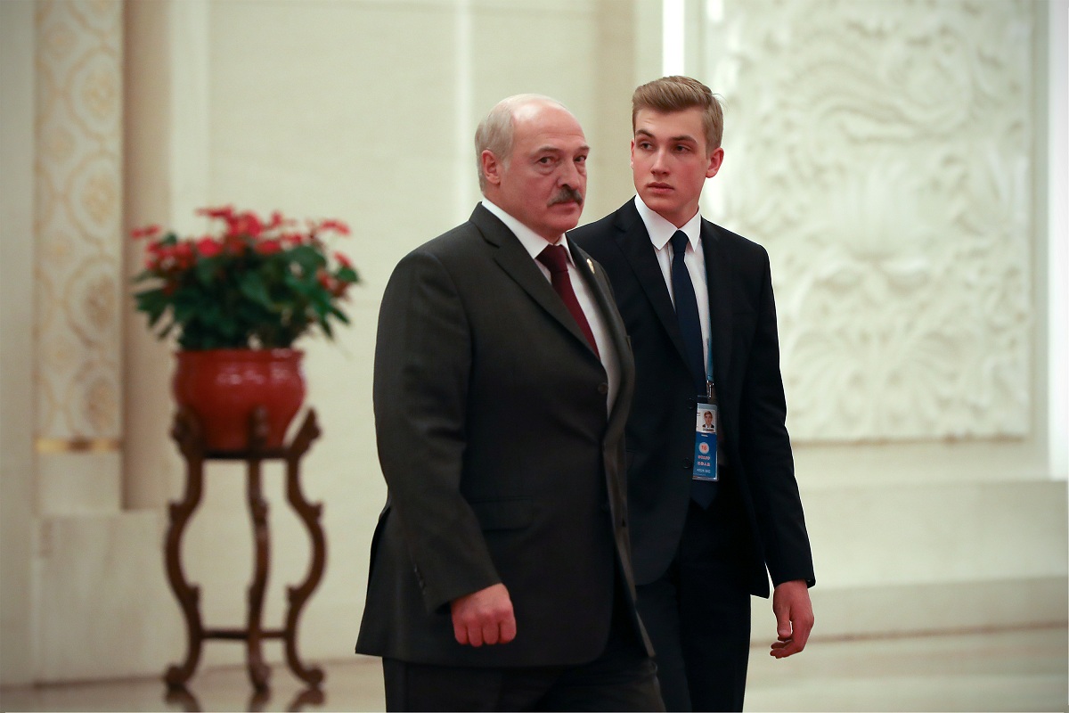 В TikTok флешмоб: девушки сохнут по стильному Николаю Лукашенко