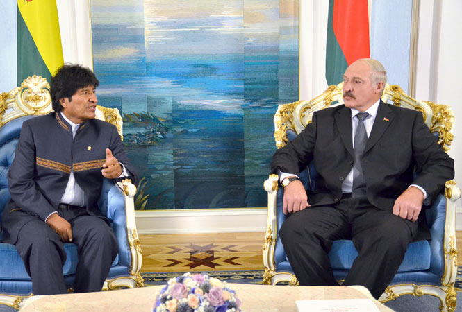 Дальняя дуга в огне: что Лукашенко говорил про страны мира, где идут протесты
