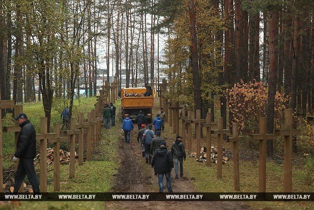 Падчас суботніка БРСМ у Курапатах зламалі крыж