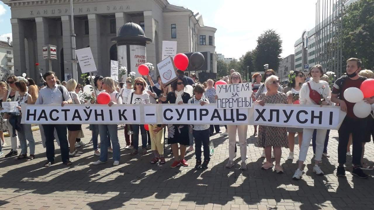 Евгений Ливянт: частные школы в Беларуси могут уйти в “катакомбы”