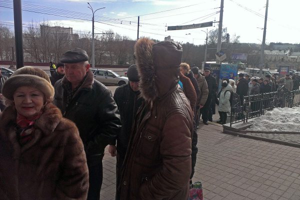 В Минске, Риге и Таллинне россияне стояли в очередях, чтобы проголосовать (фото)