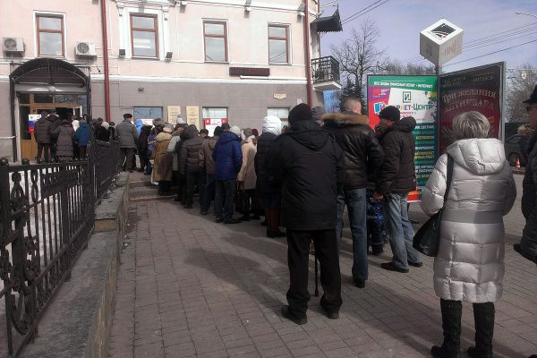 В Минске, Риге и Таллинне россияне стояли в очередях, чтобы проголосовать (фото)