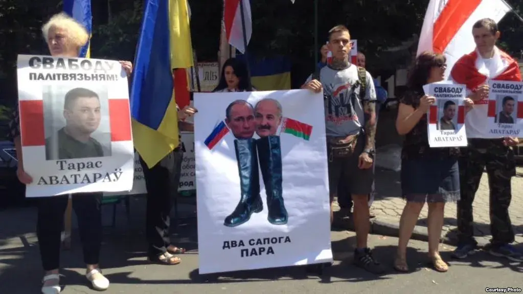 У жителей Херсона есть ВСУ, а у белорусов — нет: демсилы украинским СМИ