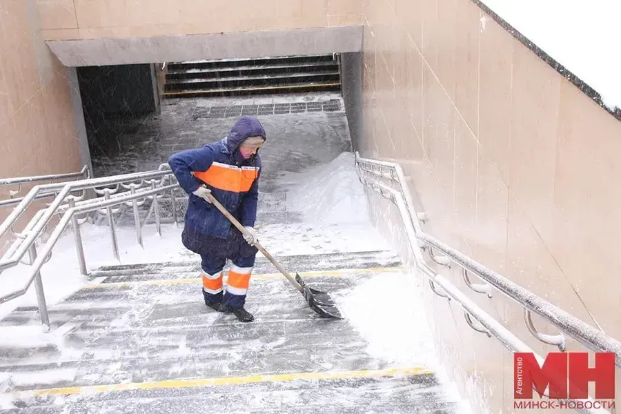 У сераду Мінск засыпала снегам