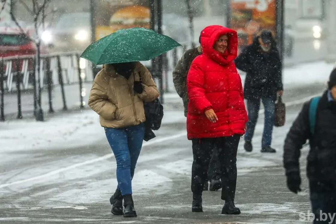 У сераду Мінск засыпала снегам