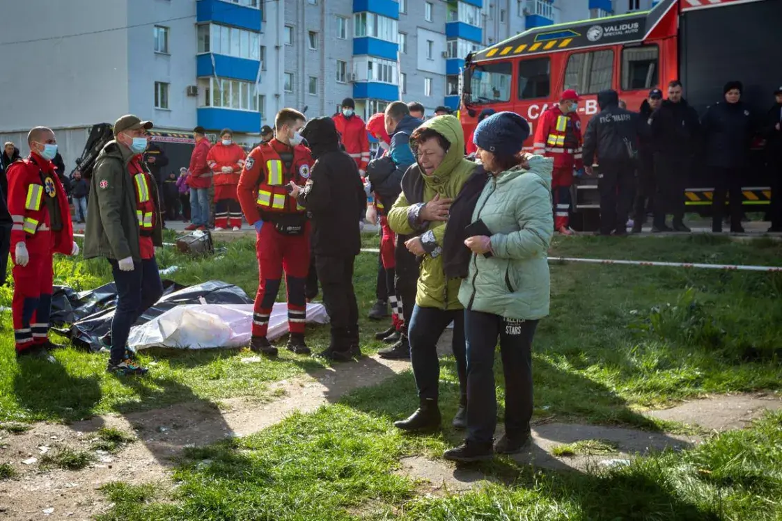 Ва Умані працягваюць разбіраць завалы, загінулых ужо 17 чалавек