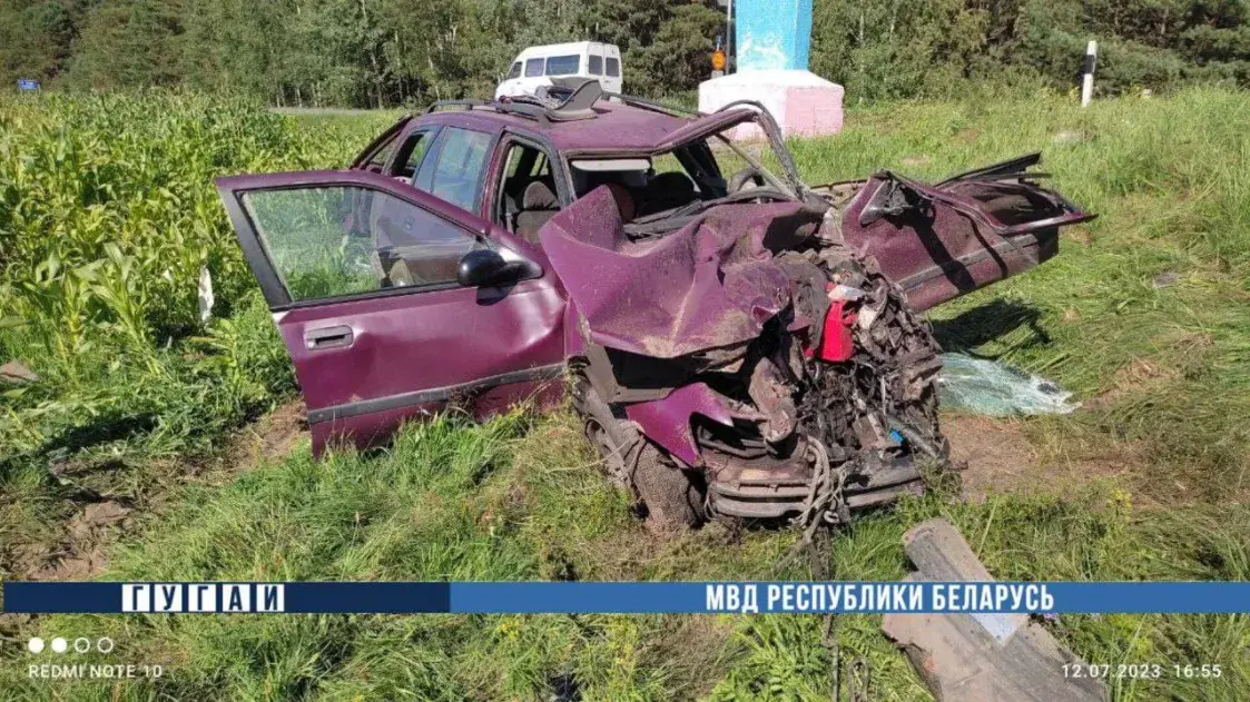 У аварыі ў Петрыкаўскім раёне адзін чалавек загінуў, трое атрымалі траўмы