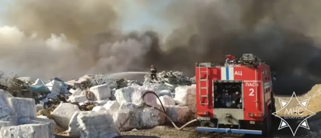 Пад Мінскам ліквідавалі буйны пажар на смеццевым палігоне