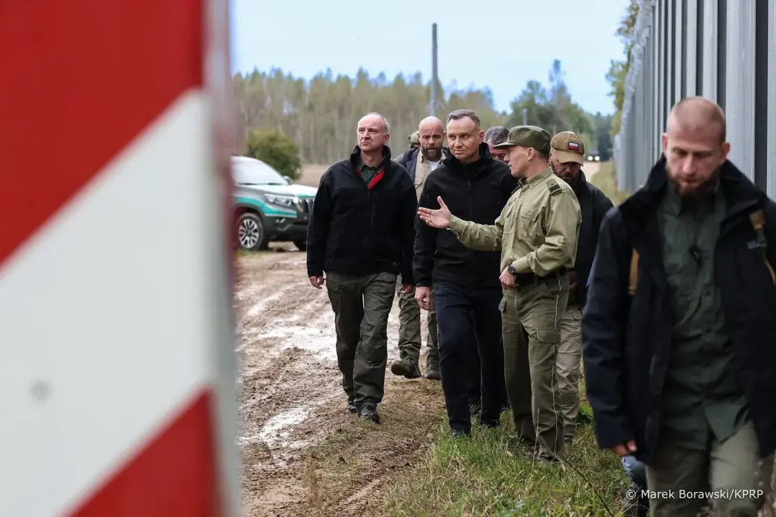 Прэзідэнт Польшчы падыходзіў да плота на мяжы з Беларуссю