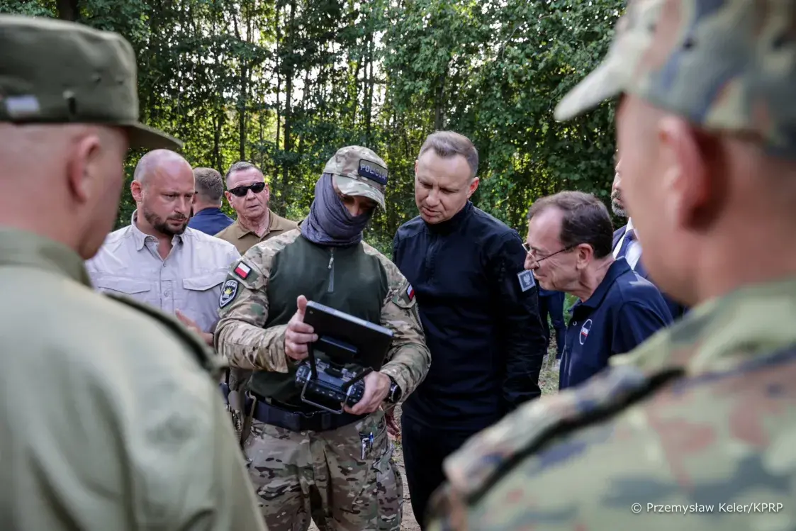 Прэзідэнт Польшчы прыехаў да мяжы з Беларуссю і Украінай