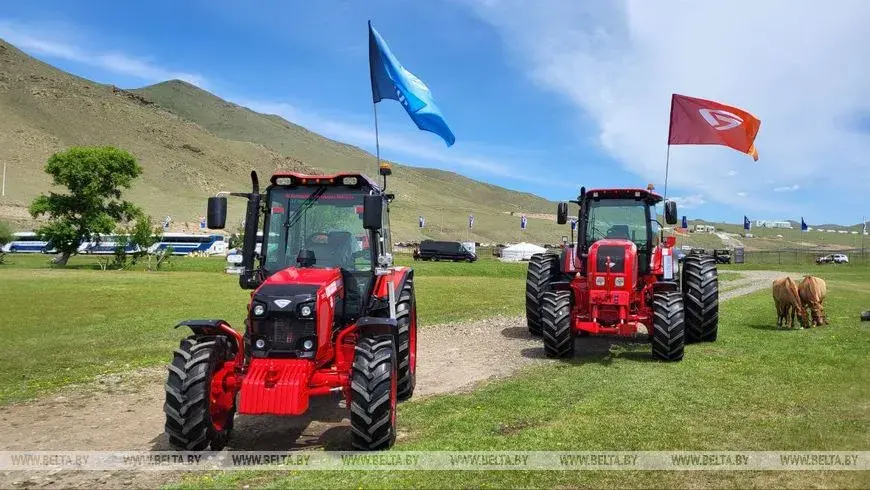 Лукашенко в Монголии обменял тракторы на лошадей
