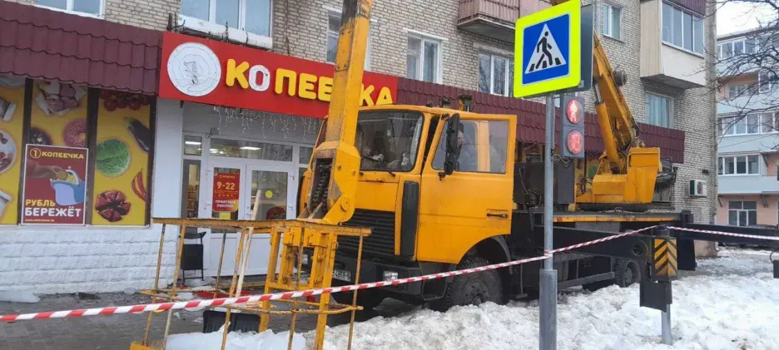 Магіляўчанку траўмавала ледзяшамі, якія зваліліся з даху