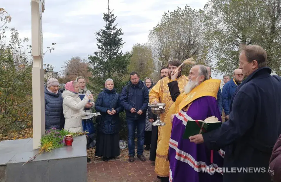 У Магілёве асвянцілі крыж на месцы масавых расстрэлаў рэпрэсаваных