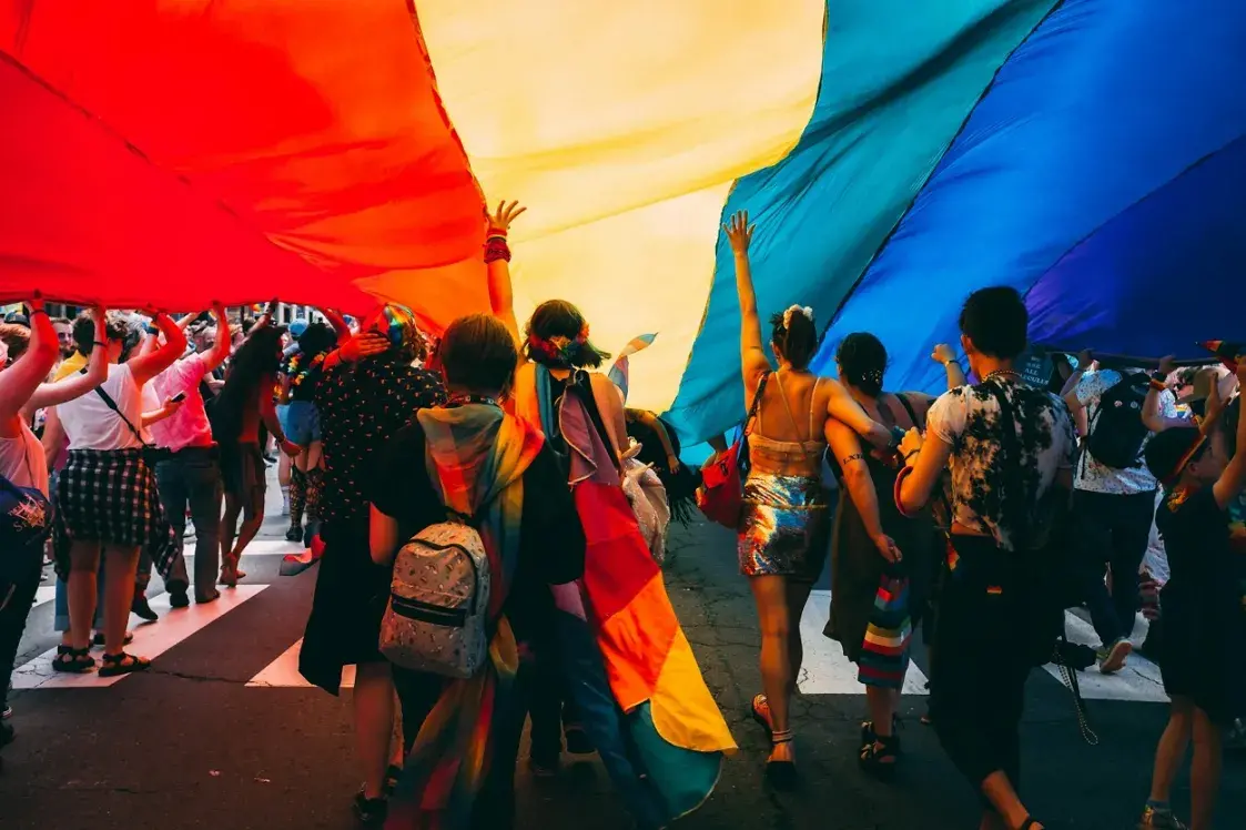 Метро для ЛГБТК+ и десять дней беспрерывной музыки — #ИхНравы
