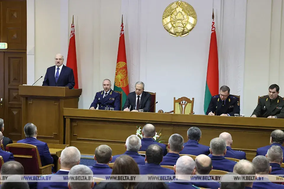 Лукашэнка: "Улада не для таго даецца, каб яе ўзяў, кінуў і аддаў"