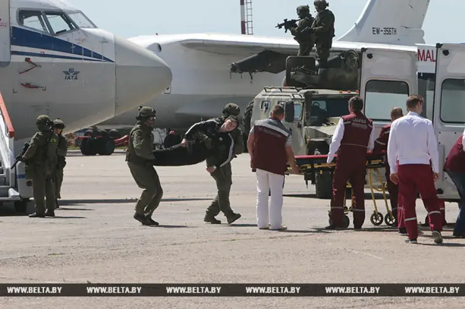 У Нацыянальным аэрапорце Мінск “Боінг” вызвалялі ад “тэрарыстаў” (фота)